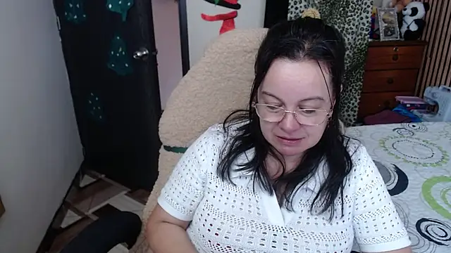 Sonialorens  online show from 12/15/25, 03:38