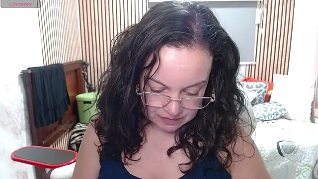 Sonialorens  online show from 05/18/26, 09:53