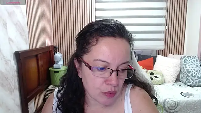 Sonialorens  online show from 06/02/26, 09:39