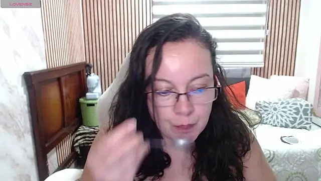 Snapshot of Sonialorens_ chatting on 06/03/26, 04:56 Sonialorens online show from 06/03/26, 04:56