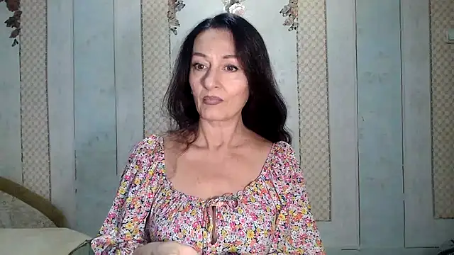 Snapshot of Antralyn chatting on 10/23/25, 09:19 Antralyn online show from 10/23/25, 09:19