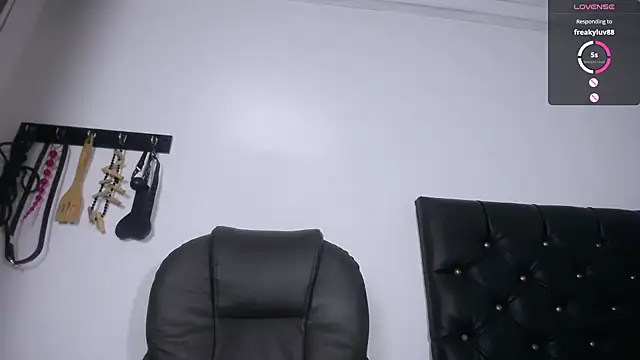 alejandraluxt online show from 02/23/25, 05:45