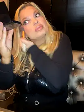 Lisavontease online show from 10/12/25, 04:33