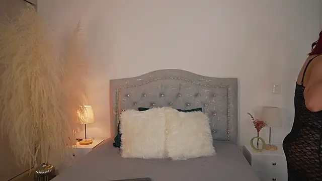 LaraBaker online show from 10/03/25, 01:19