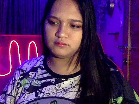 Snapshot of EmpressYna chatting on 10/25/25, 09:42 EmpressYna online show from 10/25/25, 09:42