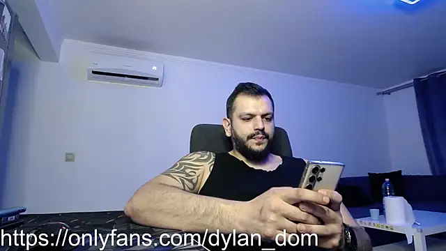 dyllan dom  online show from 03/12/26, 11:11