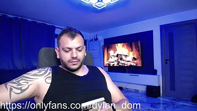 Snapshot of dyllan_dom_ chatting on 04/30/26, 09:52 dyllan dom online show from 04/30/26, 09:52