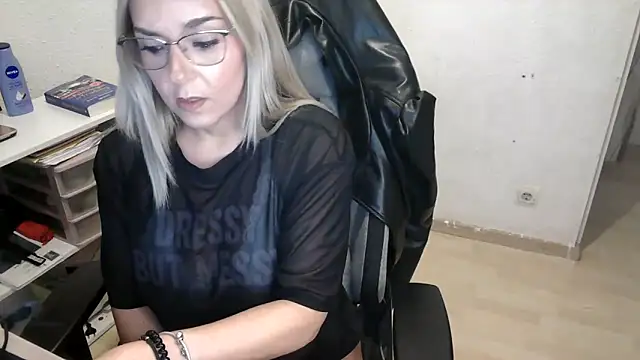 Snapshot of bekka__ chatting on 02/28/26, 08:21 bekka online show from 02/28/26, 08:21