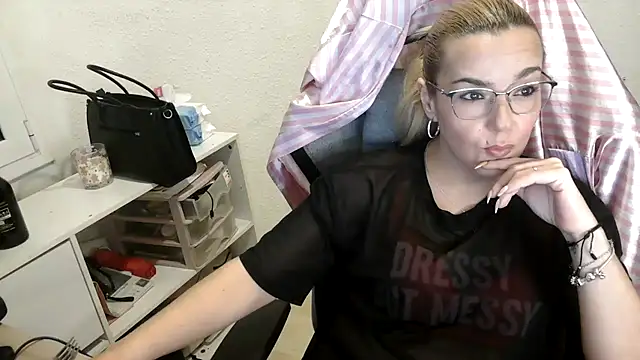 Snapshot of bekka__ chatting on 03/20/26, 07:52 bekka online show from 03/20/26, 07:52