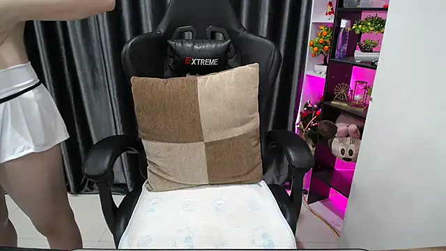 Yuki-yio online show from 09/25/25, 01:20