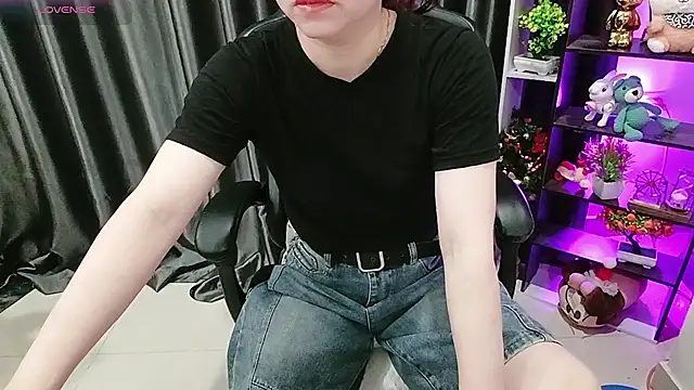 Snapshot of Yuki-yio chatting on 07/19/26, 12:47 Yuki-yio online show from 07/19/26, 12:47