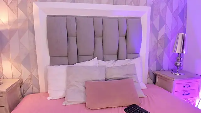 Snapshot of Alana_2916_ chatting on 02/25/25, 07:36 Alana 2916  online show from 02/25/25, 07:36