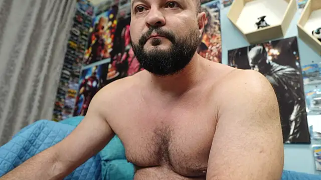 Snapshot of Muscle_Bear chatting on 10/24/25, 04:42 Muscle Bear online show from 10/24/25, 04:42