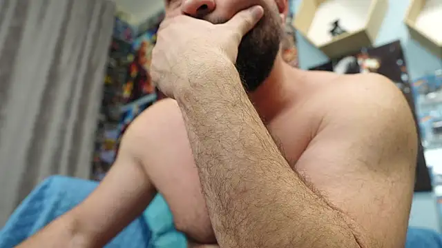 Muscle Bear online show from 11/18/25, 07:02