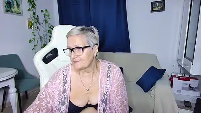 Snapshot of Selenna57 chatting on 12/13/25, 07:53 Selenna57 online show from 12/13/25, 07:53