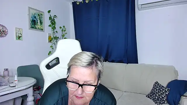 Snapshot of Selenna57 chatting on 01/11/26, 06:57 Selenna57 online show from 01/11/26, 06:57