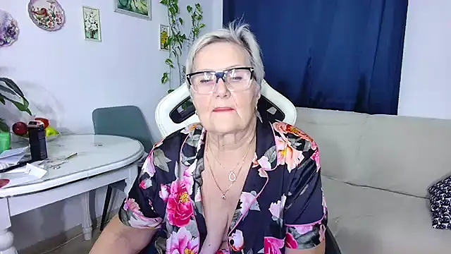 Snapshot of Selenna57 chatting on 01/12/26, 07:08 Selenna57 online show from 01/12/26, 07:08