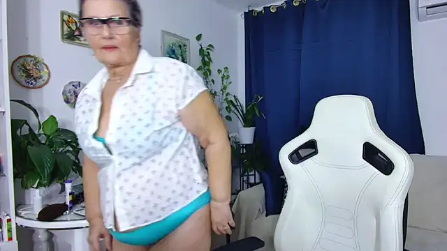 Snapshot of Selenna57 chatting on 02/07/26, 06:44 Selenna57 online show from 02/07/26, 06:44