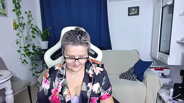 Snapshot of Selenna57 chatting on 02/09/26, 06:34 Selenna57 online show from 02/09/26, 06:34