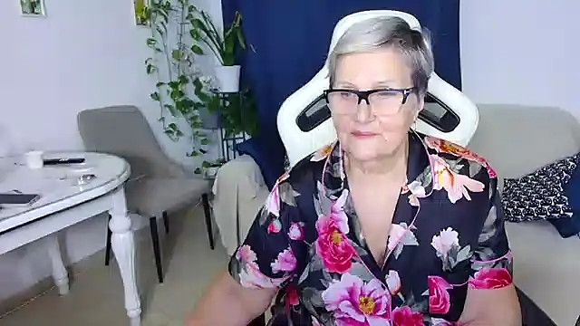 Snapshot of Selenna57 chatting on 02/10/26, 07:18 Selenna57 online show from 02/10/26, 07:18