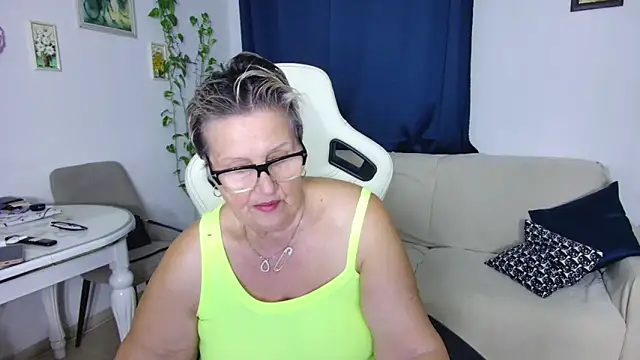 Snapshot of Selenna57 chatting on 02/14/26, 06:26 Selenna57 online show from 02/14/26, 06:26