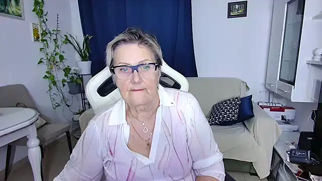 Snapshot of Selenna57 chatting on 03/29/26, 06:19 Selenna57 online show from 03/29/26, 06:19