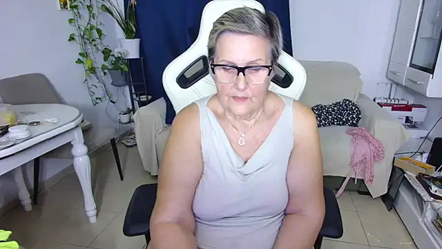 Snapshot of Selenna57 chatting on 04/03/26, 05:11 Selenna57 online show from 04/03/26, 05:11