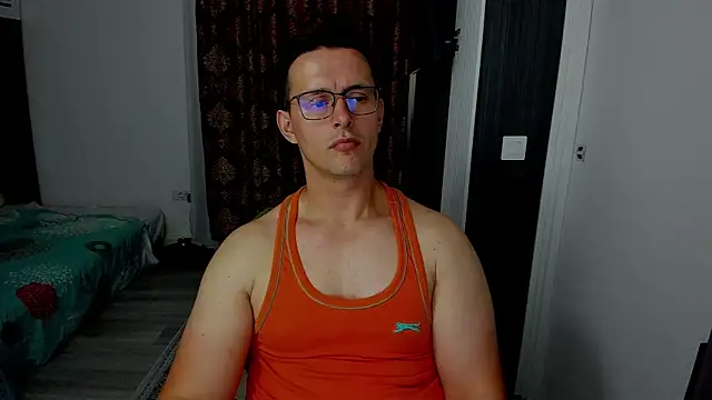 Snapshot of sexxymuscles4u chatting on 09/09/25, 10:48 sexxymuscles4u online show from 09/09/25, 10:48