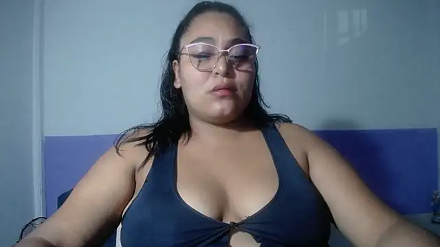 Snapshot of sirena_15 chatting on 04/29/26, 05:22 sirena 15 online show from 04/29/26, 05:22