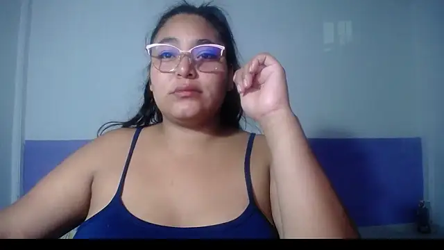 Snapshot of sirena_15 chatting on 05/04/26, 05:25 sirena 15 online show from 05/04/26, 05:25