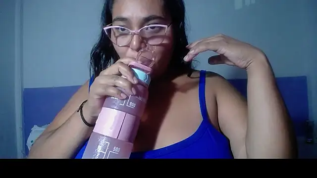 Snapshot of sirena_15 chatting on 05/06/26, 05:14 sirena 15 online show from 05/06/26, 05:14