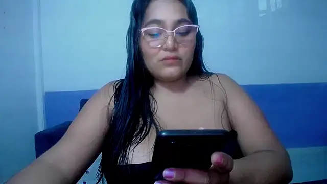 Snapshot of sirena_15 chatting on 06/07/26, 02:05 sirena 15 online show from 06/07/26, 02:05