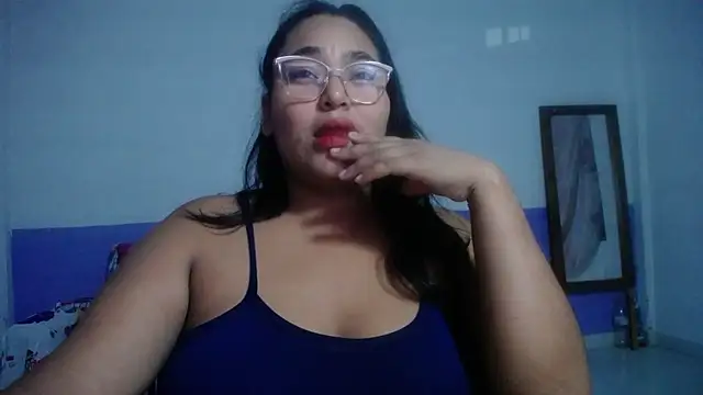 Snapshot of sirena_15 chatting on 07/14/26, 05:23 sirena 15 online show from 07/14/26, 05:23