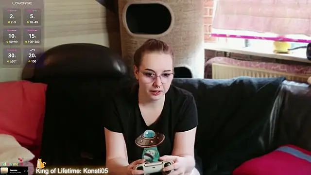 Snapshot of GamerGirl_Eve chatting on 06/14/26, 05:04 GamerGirl Eve online show from 06/14/26, 05:04