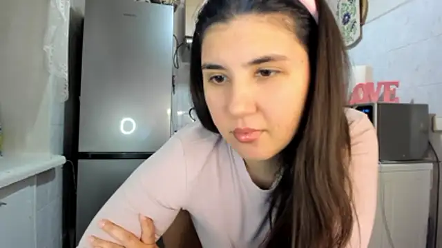 MiaMarrone online show from 12/19/25, 07:54