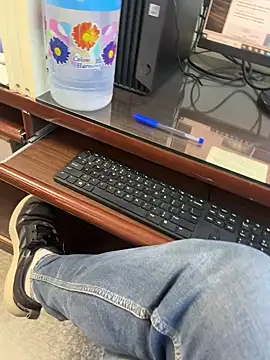 Snapshot of bigshow112 chatting on 12/05/24, 06:32 bigshow112 online show from 12/05/24, 06:32