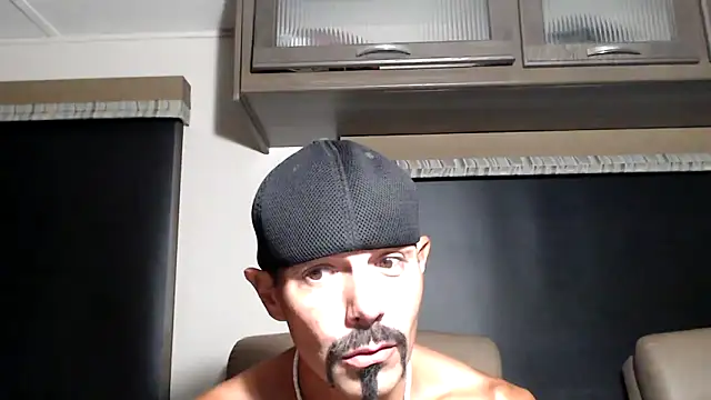 Snapshot of ThickD2C chatting on 05/01/26, 11:20 ThickD2C online show from 05/01/26, 11:20