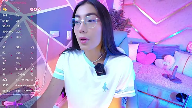 Snapshot of shanon- chatting on 06/22/26, 10:51 shanon- online show from 06/22/26, 10:51
