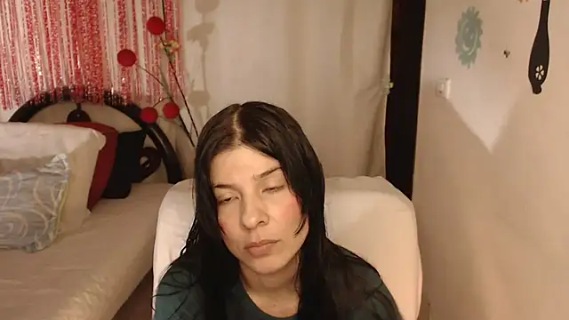 Estefani 32 online show from 09/30/25, 04:34