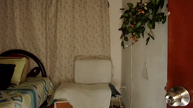 Estefani 32 online show from 10/27/25, 08:24