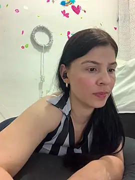 Estefani 32 online show from 04/08/26, 12:54