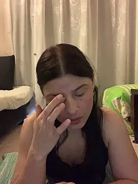 Estefani 32 online show from 04/24/26, 02:52