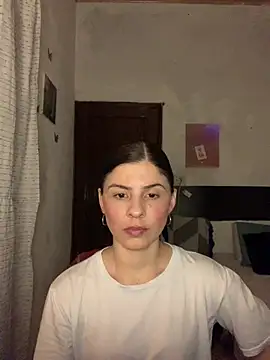Estefani 32 online show from 07/17/26, 03:02