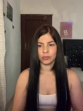 Estefani 32 online show from 07/20/26, 05:59