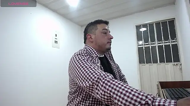 Snapshot of antonycruz chatting on 04/25/26, 01:08 antonycruz online show from 04/25/26, 01:08