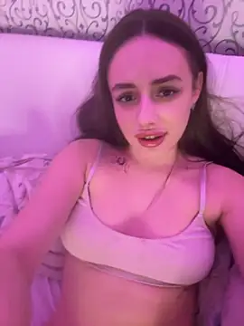 Snapshot of Lisaaan chatting on 10/13/25, 02:50 Lisaaan online show from 10/13/25, 02:50