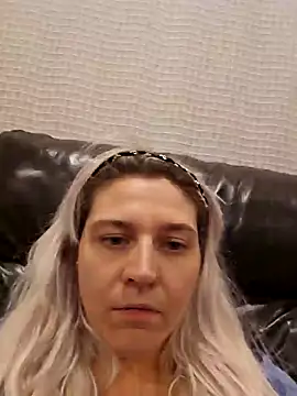 Snapshot of ScarletCallings420 chatting on 11/22/25, 04:11 ScarletCallings420 online show from 11/22/25, 04:11