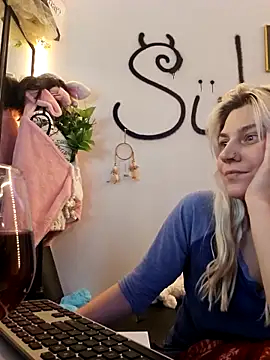 Snapshot of ScarletCallings420 chatting on 11/22/25, 08:08 ScarletCallings420 online show from 11/22/25, 08:08