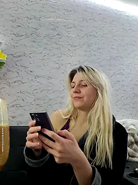 Snapshot of ScarletCallings420 chatting on 01/06/26, 10:23 ScarletCallings420 online show from 01/06/26, 10:23