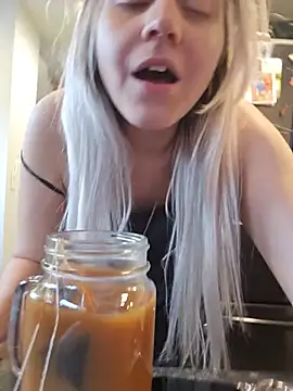 Snapshot of ScarletCallings420 chatting on 06/25/26, 05:12 ScarletCallings420 online show from 06/25/26, 05:12